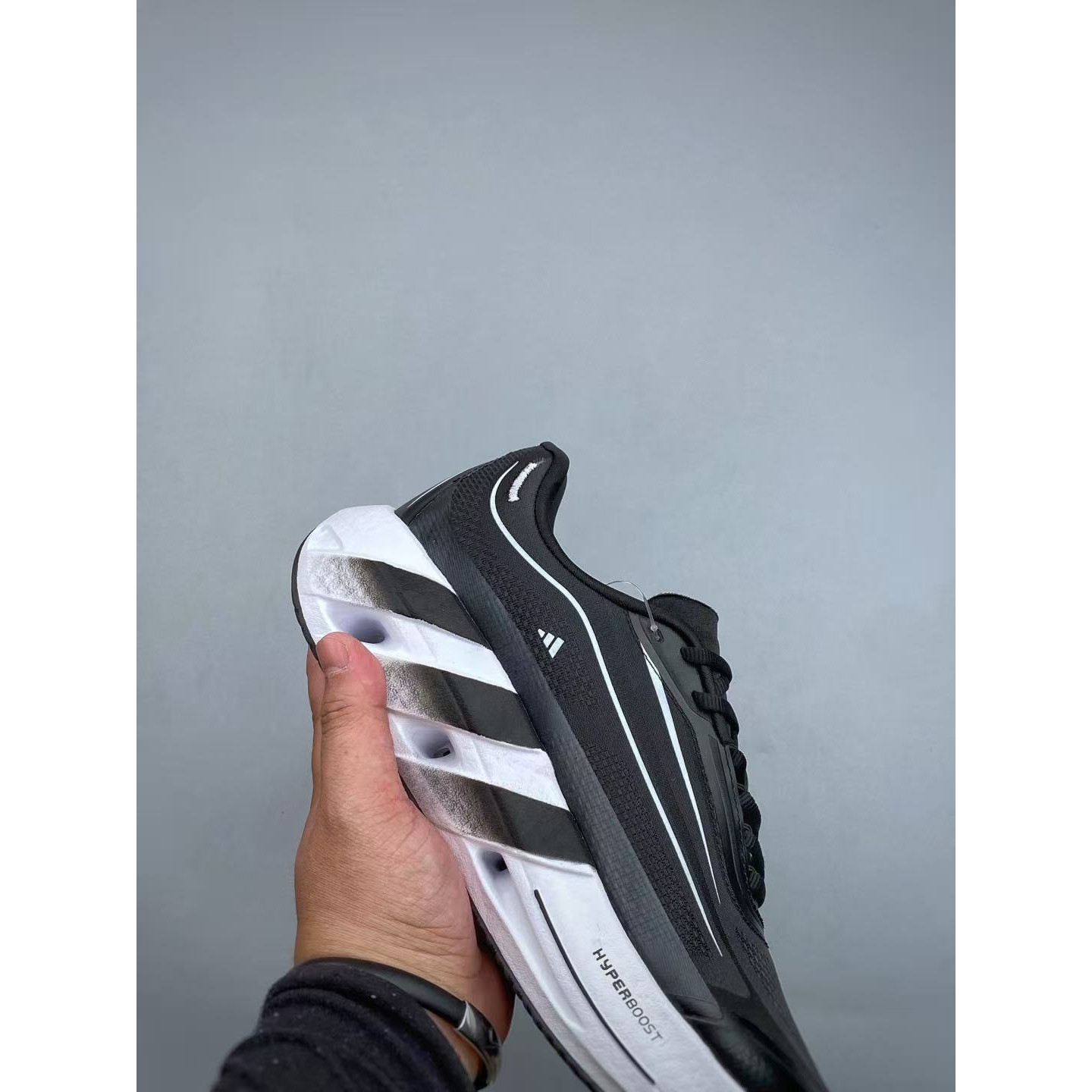 <p>Adidas HYPERBOOST LITE 经典运动鞋&nbsp;</p>