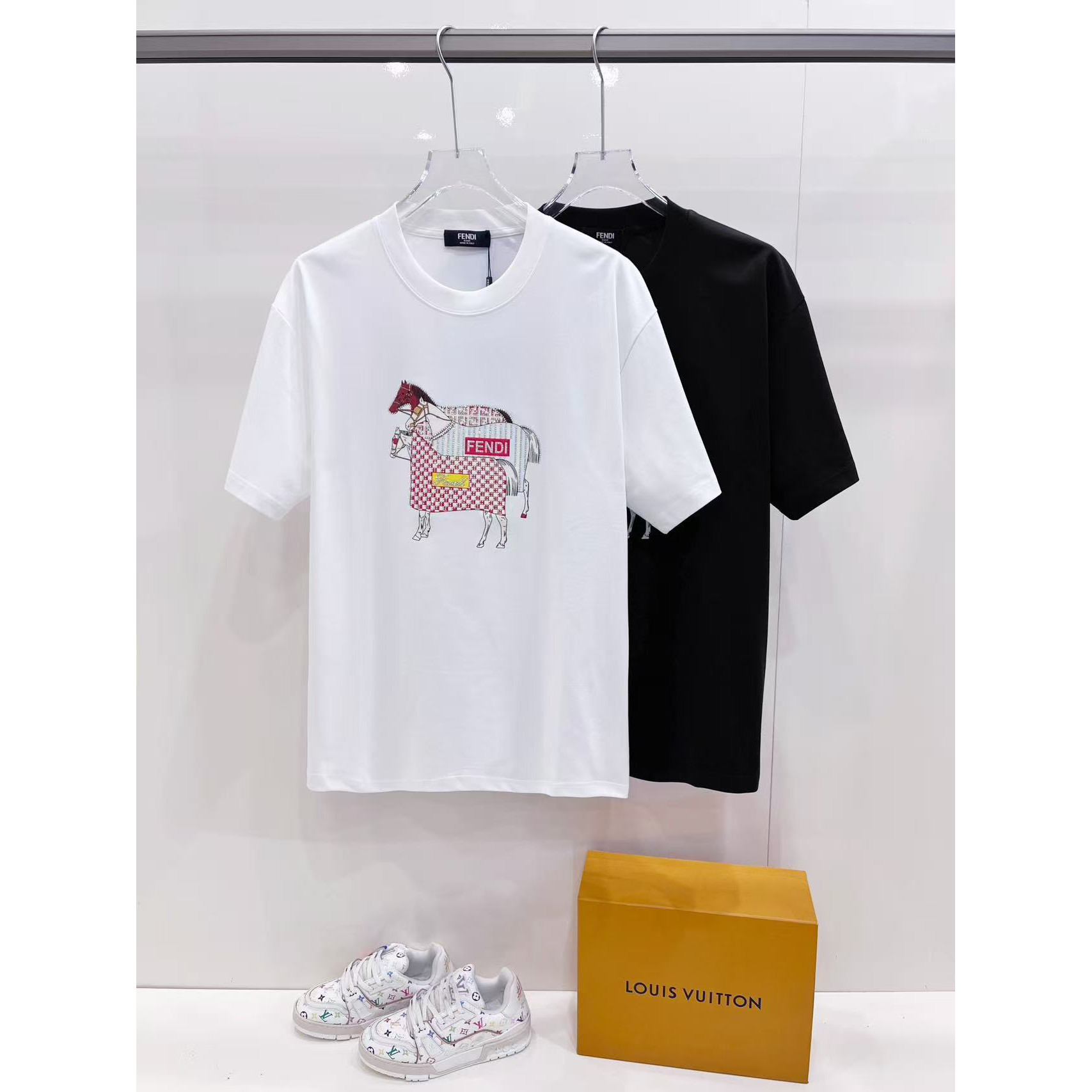 <p>BURBERRY&nbsp;短袖圆领T恤(黑)</p>
