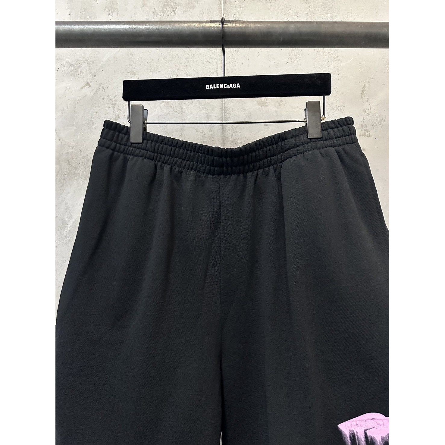 <p>Balenciaga 3m刺绣印花休闲短裤(黑)</p>