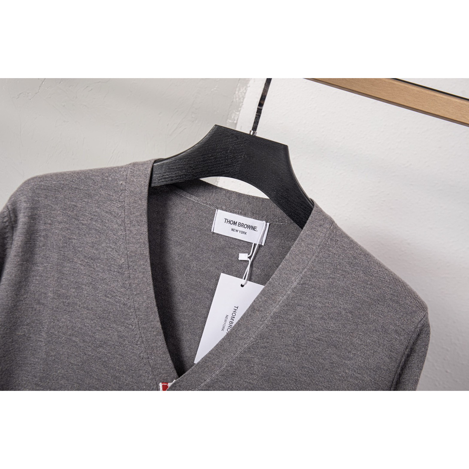 <p>Thom Browne&nbsp;针织开衫外套(花灰色DZ17)</p>