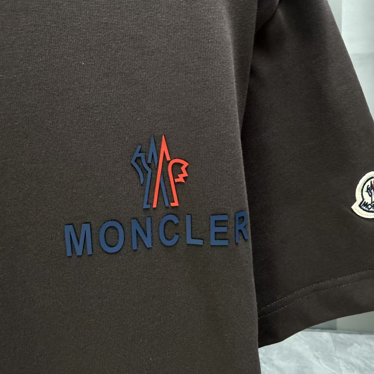 <p>Moncler 短袖T恤(黑)</p>