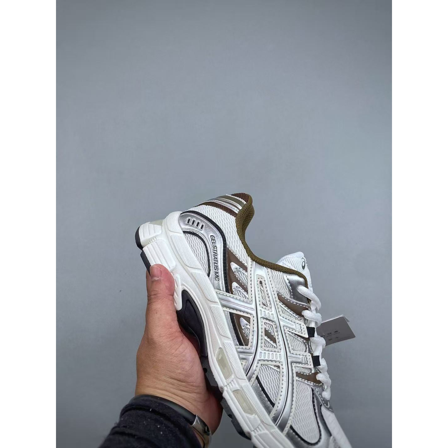 <p>ASICS GEL-STRATUS MC 舒适耐穿减震透气跑步鞋(棕)&nbsp;</p>