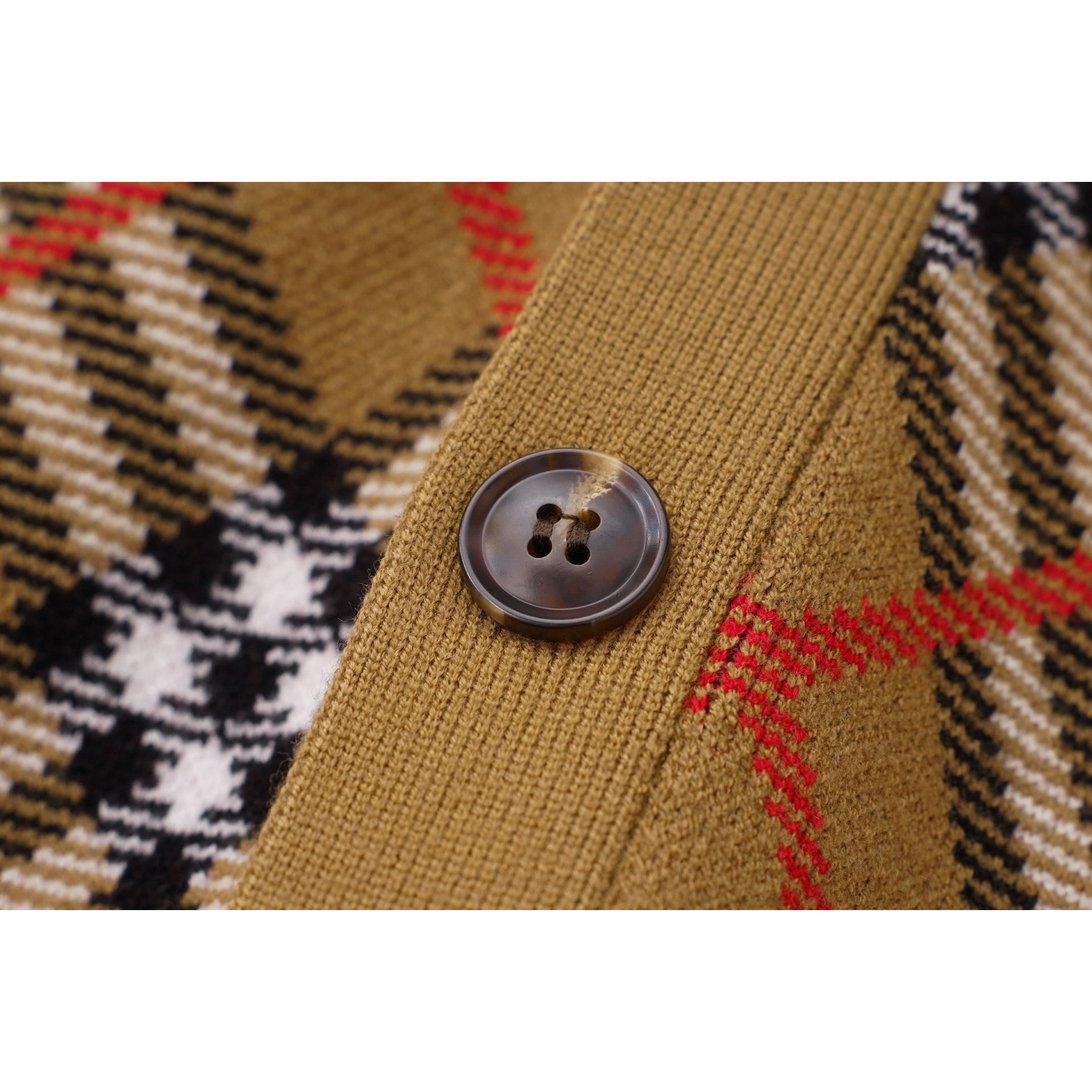 <p>BURBERRY 开衫毛衣(X28)</p>