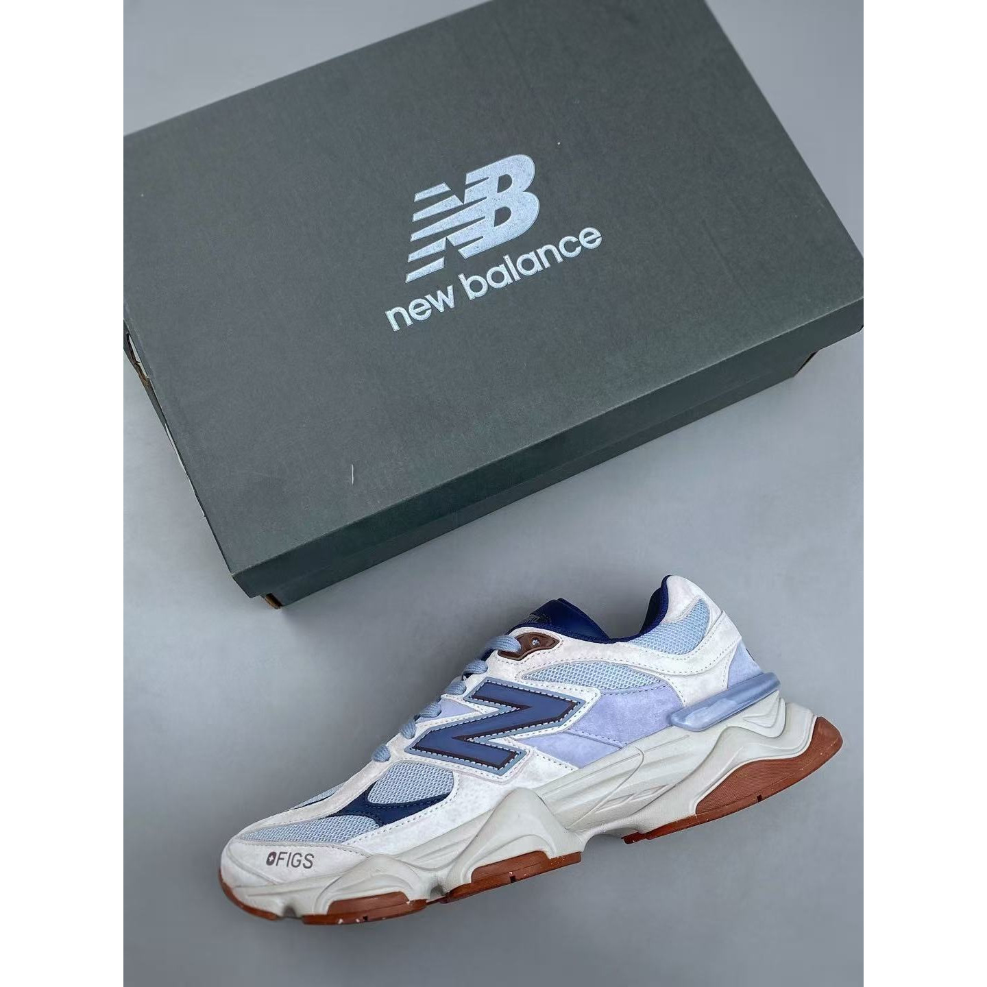 <p>New Balance NB9060 复古休闲运动鞋</p>