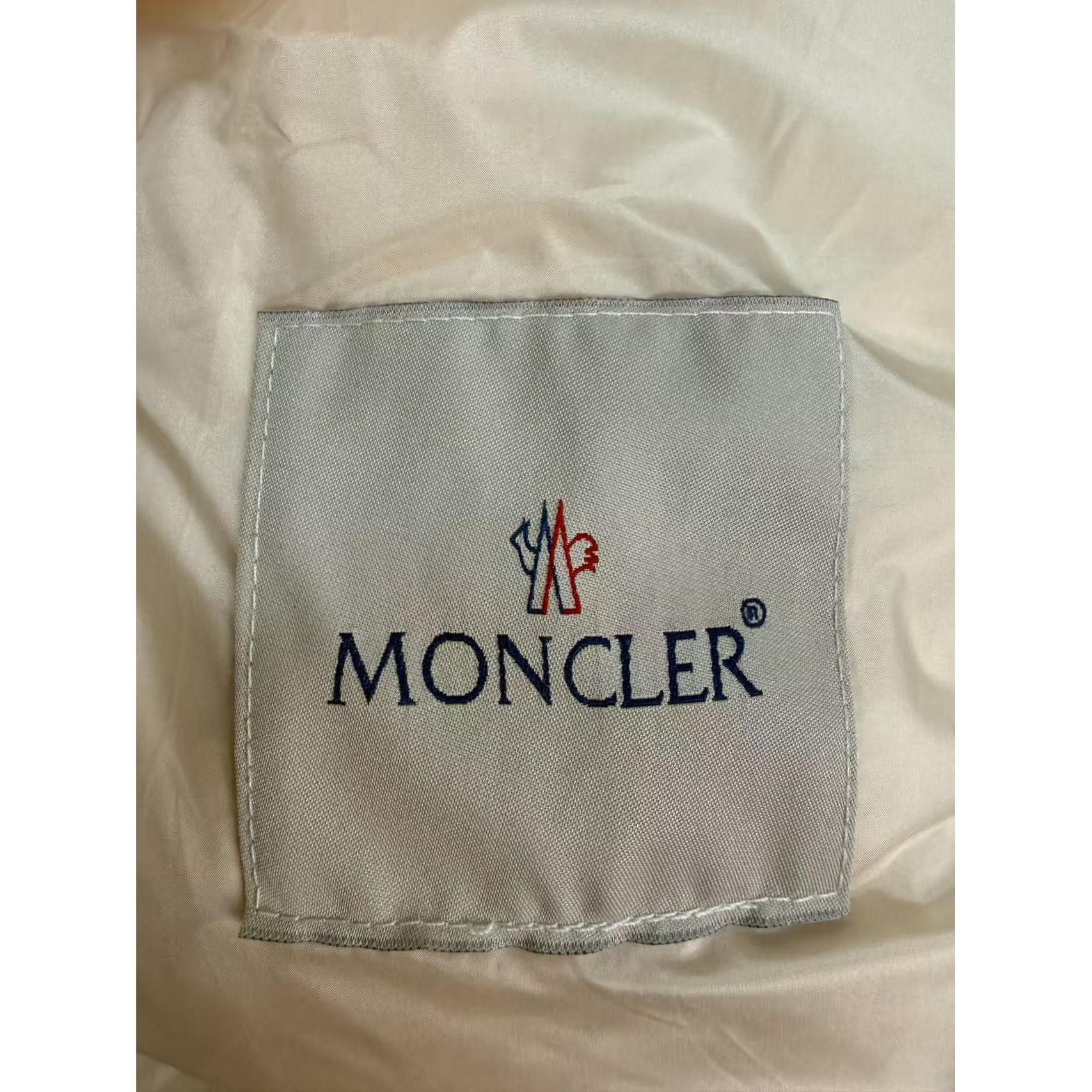 <p>Moncler Liane女士立领羽绒服(粉)</p>