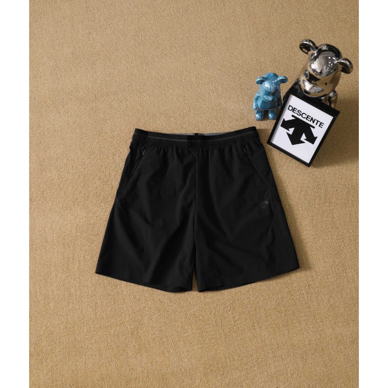 <p>DESCENTE RUNNING 系列男款三分運動短褲</p>