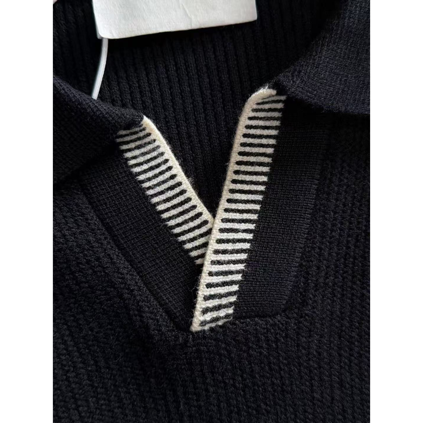 <p>MONCLER&nbsp;秋冬官网最新毛衣(黑)</p>