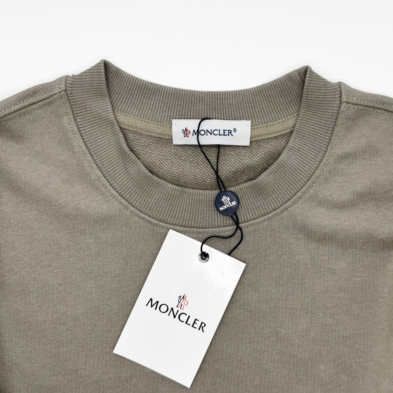 <p>MONCLER logo图案绣花长袖(咖啡)</p>