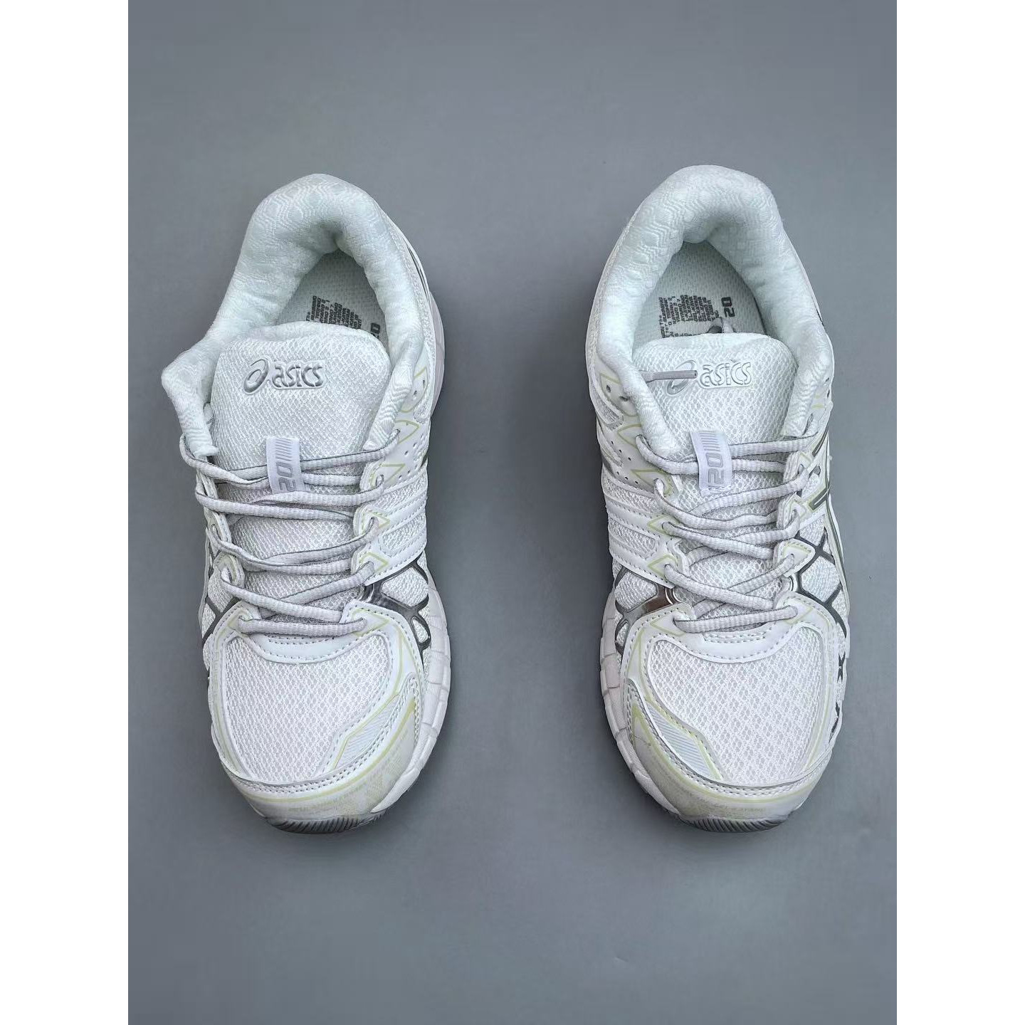 <p>Asics Gel-Kayano 20代 透气专业跑鞋(白)</p>