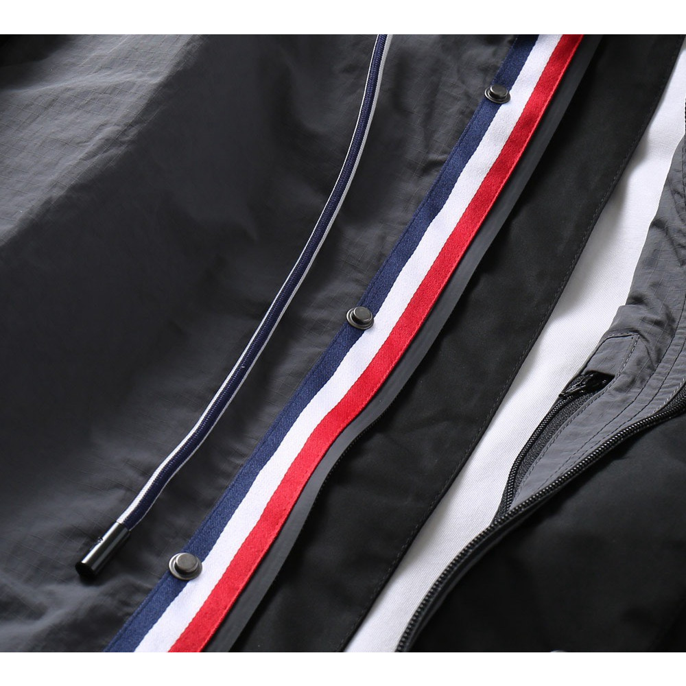 <p>Moncler 新款男士夹克外套</p>
