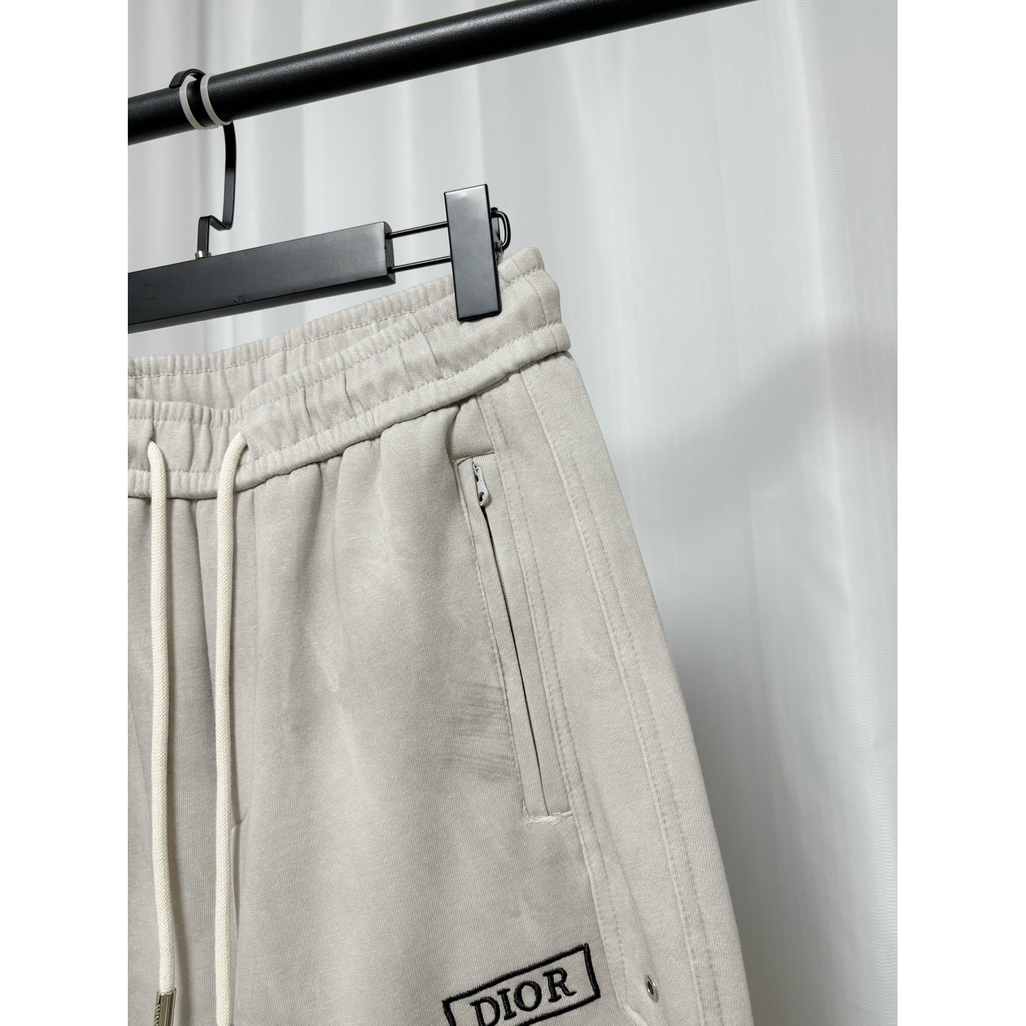 <p>Dior 休闲长裤(白)</p>