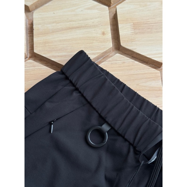 <p>DESCENTE 男士通勤運動褲</p>