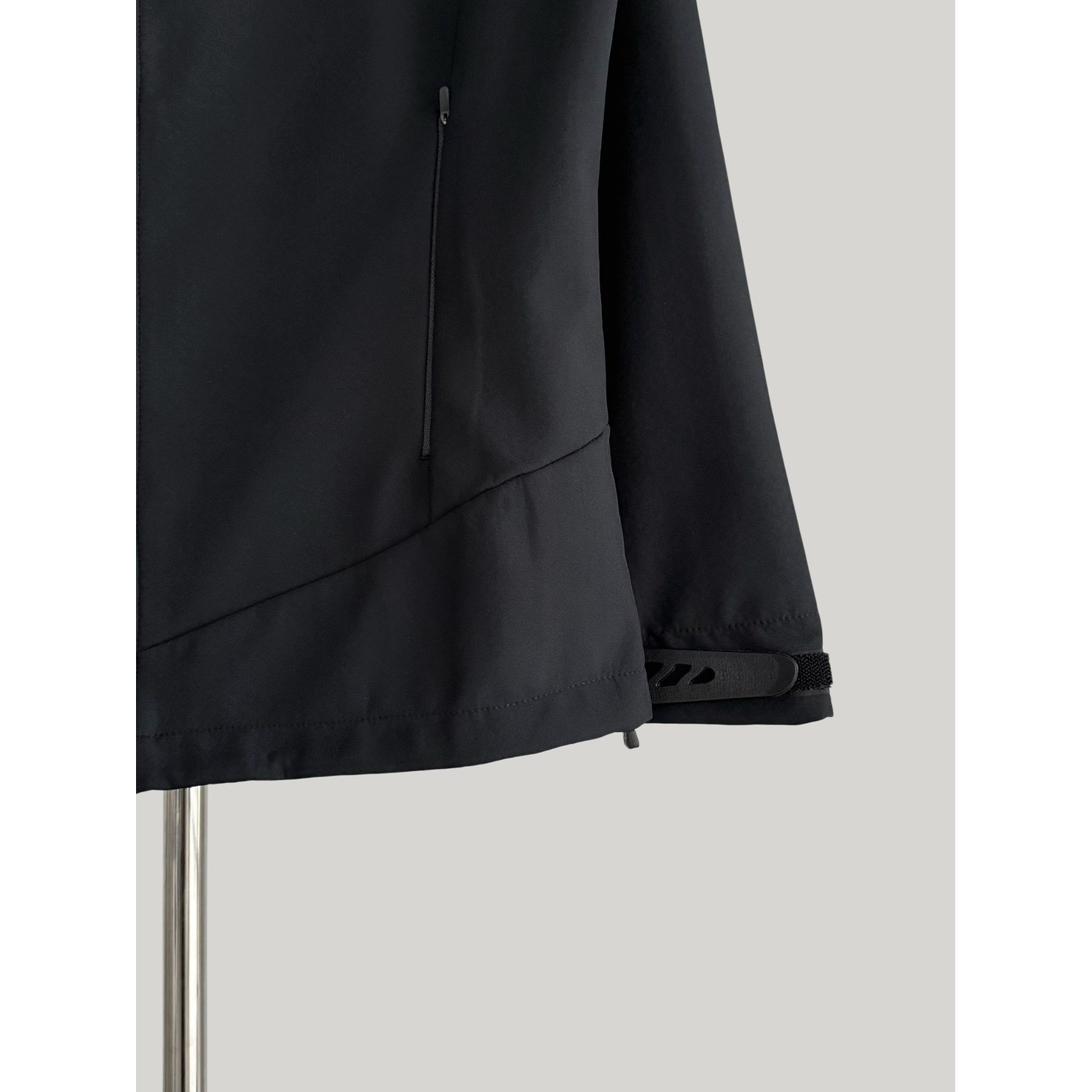 <p>Arc'teryx 软壳加薄绒冲锋衣(黑)</p>