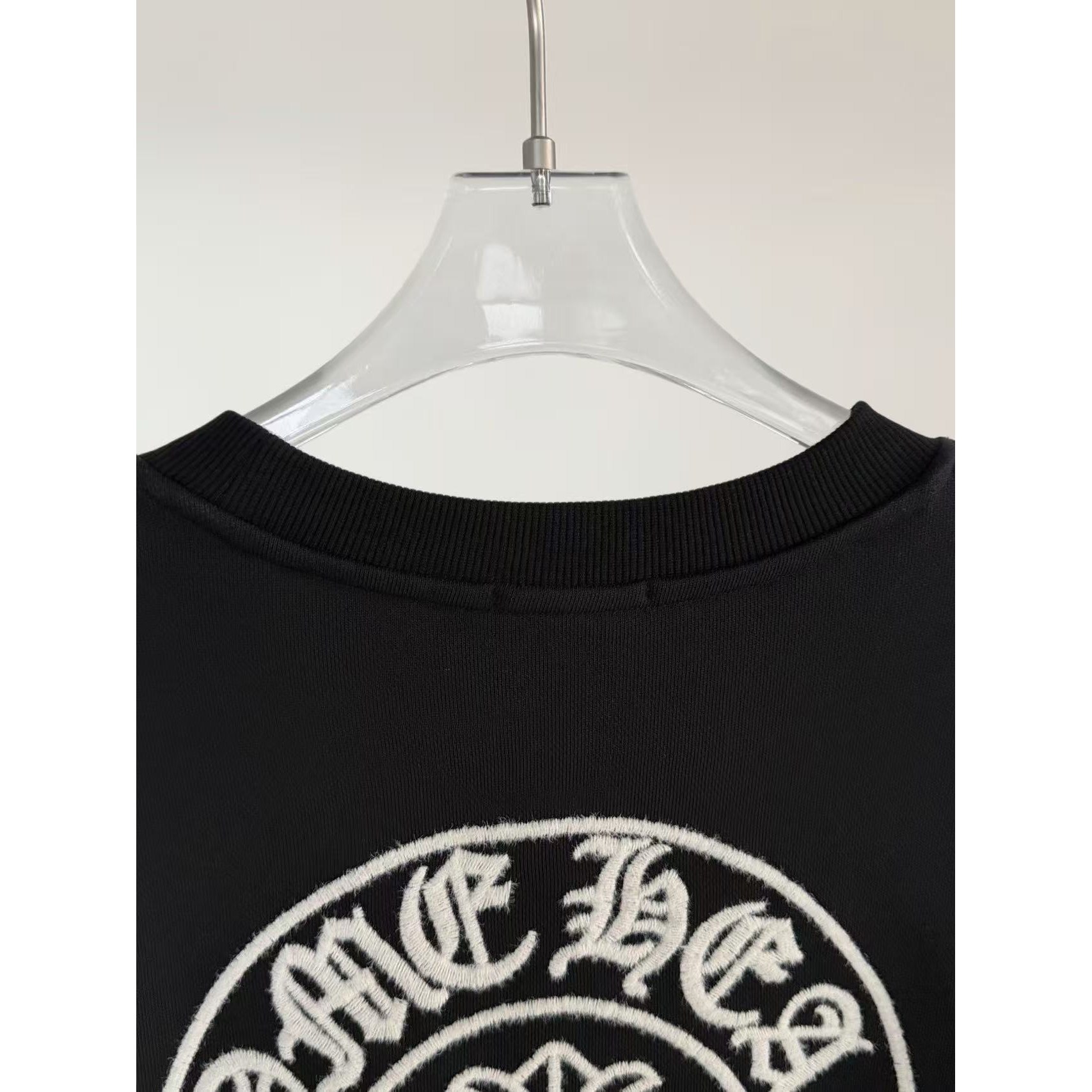 <p>CHROME HEARTS&nbsp;圆领卫衣(黑)</p>