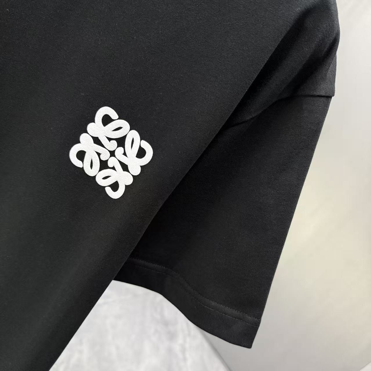 <p>Loewe 短袖T恤(黑)</p>