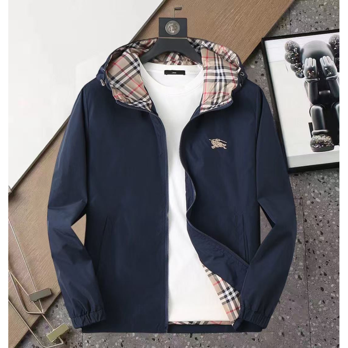 <p>BURBERRY 男士夹克外套(藏青)</p>