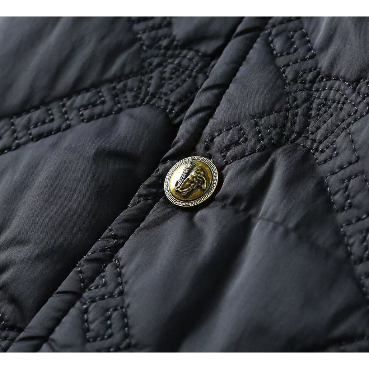 <p>LV 加厚棉服外套(黑)</p>