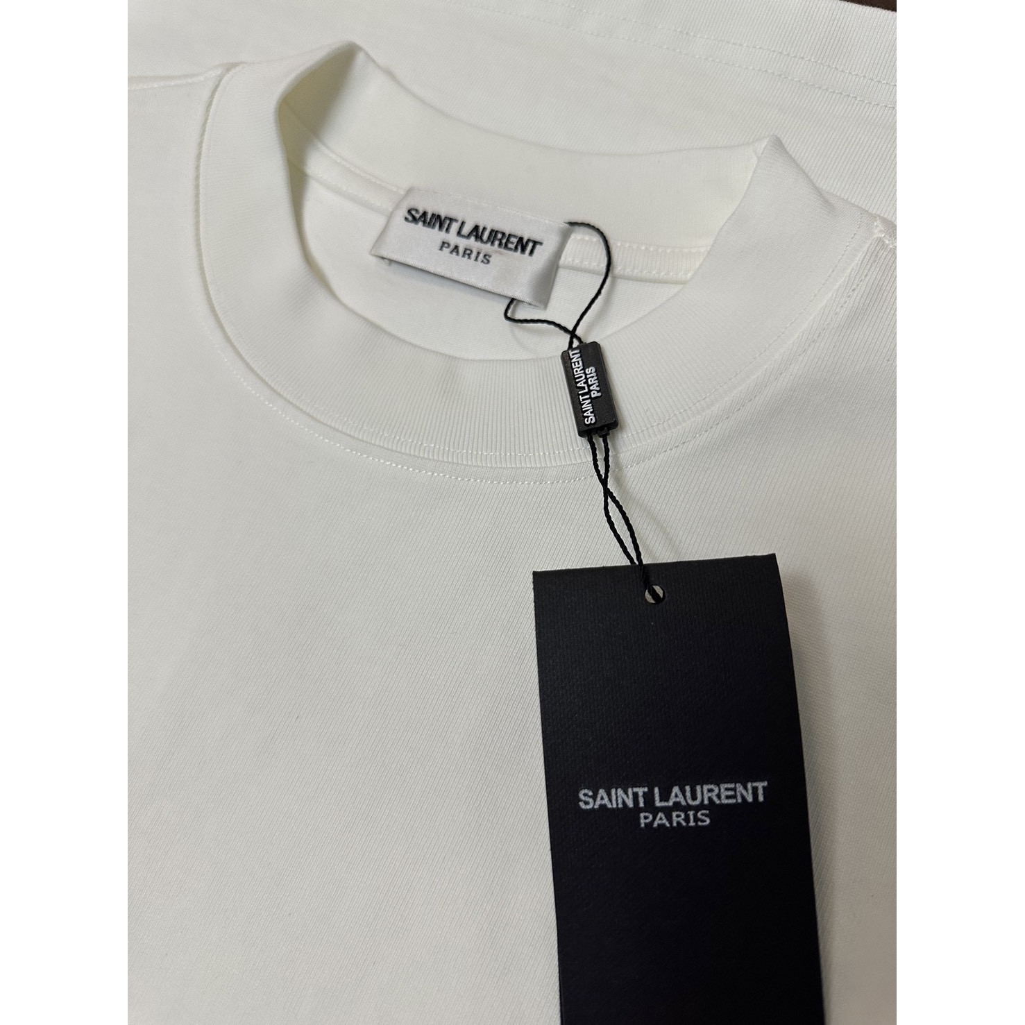<p>YSL 小logo刺绣短袖T恤(白)</p>
