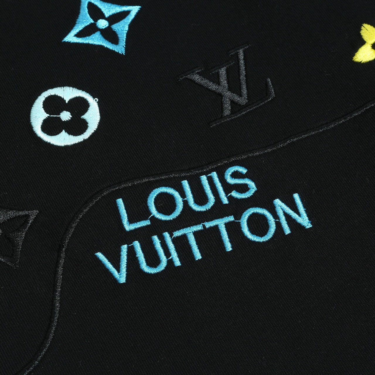 <p>LV &nbsp;logo绣花短袖T恤(黑)</p>