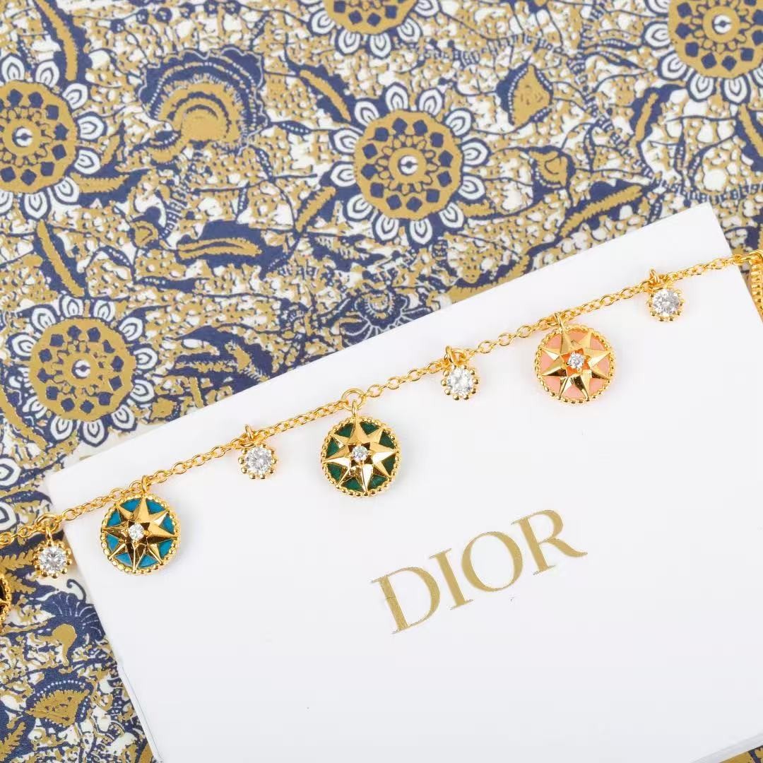 <p>DIOR&nbsp;罗盘手链</p>