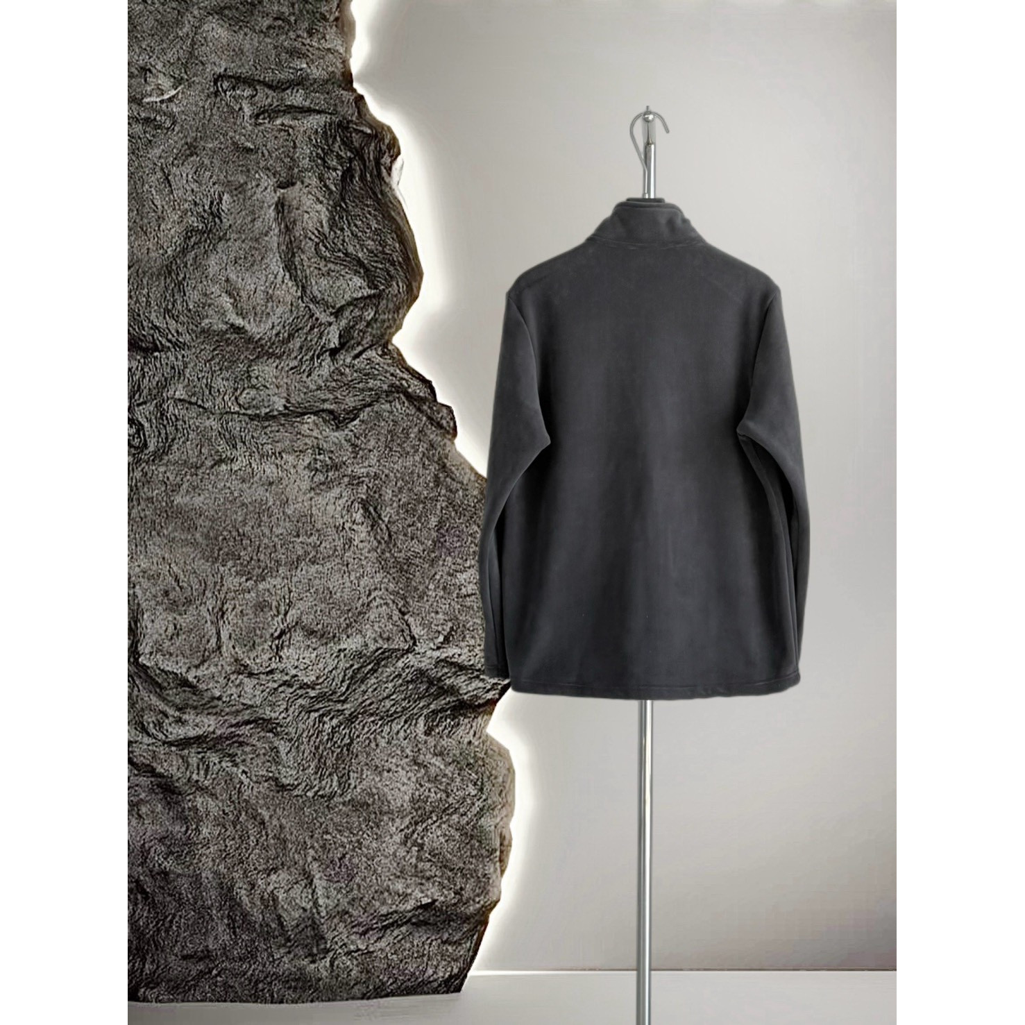 <p>Arc'teryx 手抓绒款外套(灰)</p>