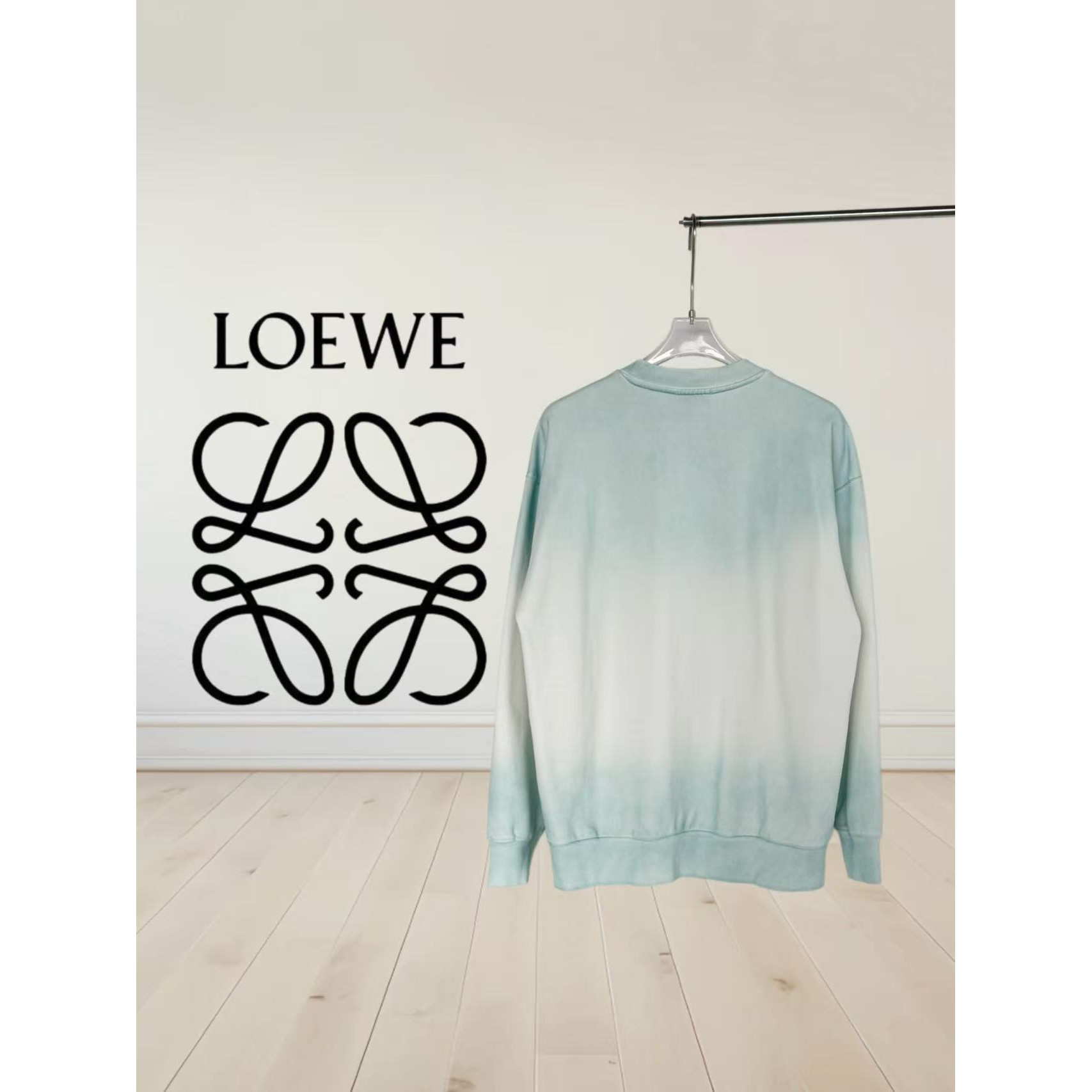 <p>Loewe 洗水圆领卫衣(藍色)</p>