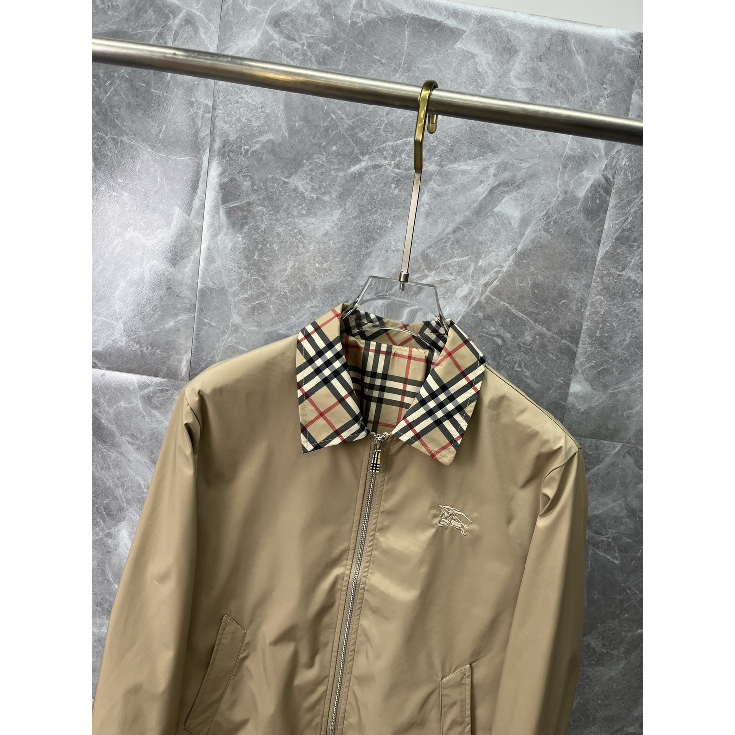 <p>BURBERRY 翻领夹克外套(卡其)</p>