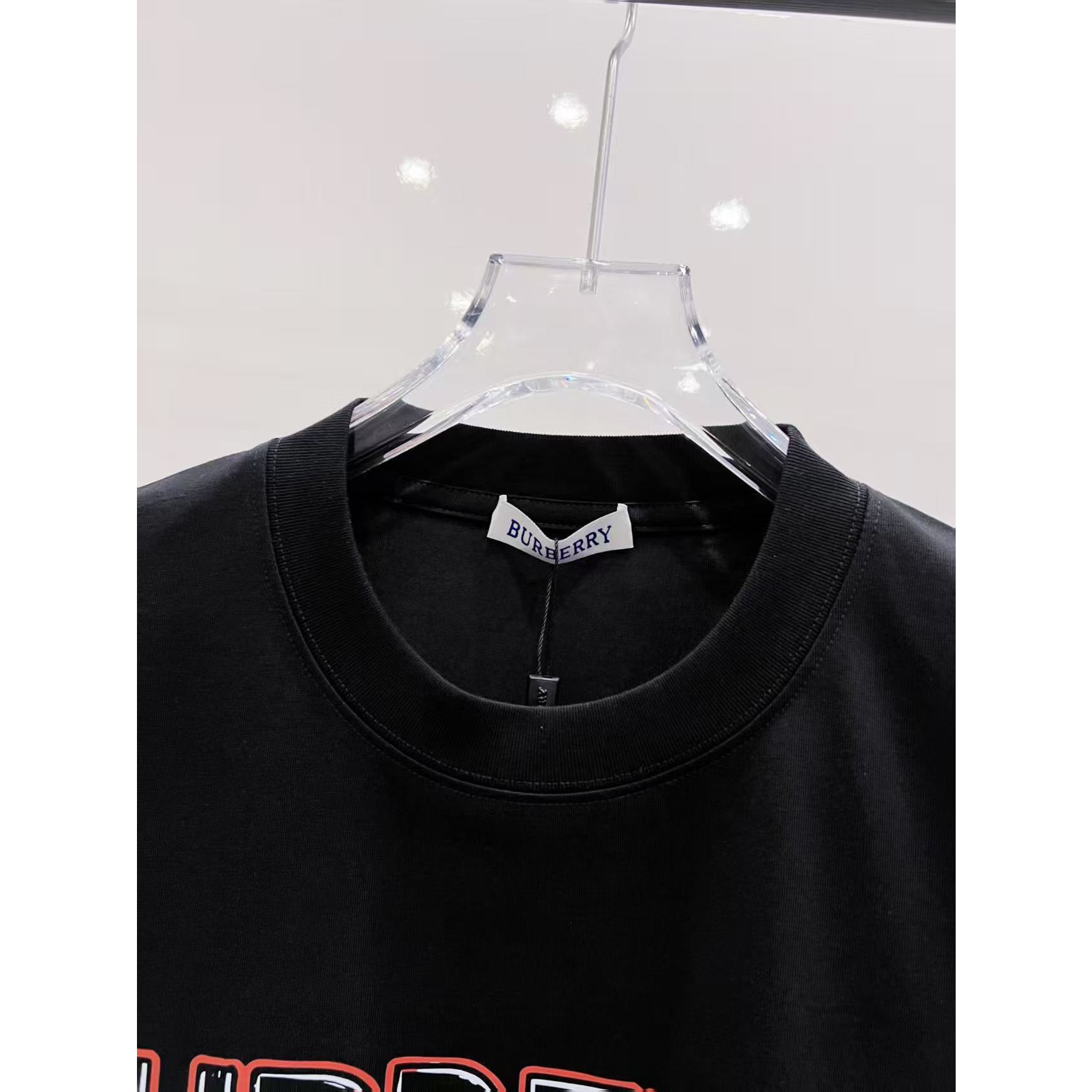 <p>BURBERRY&nbsp;短袖圆领T恤(黑)</p>
