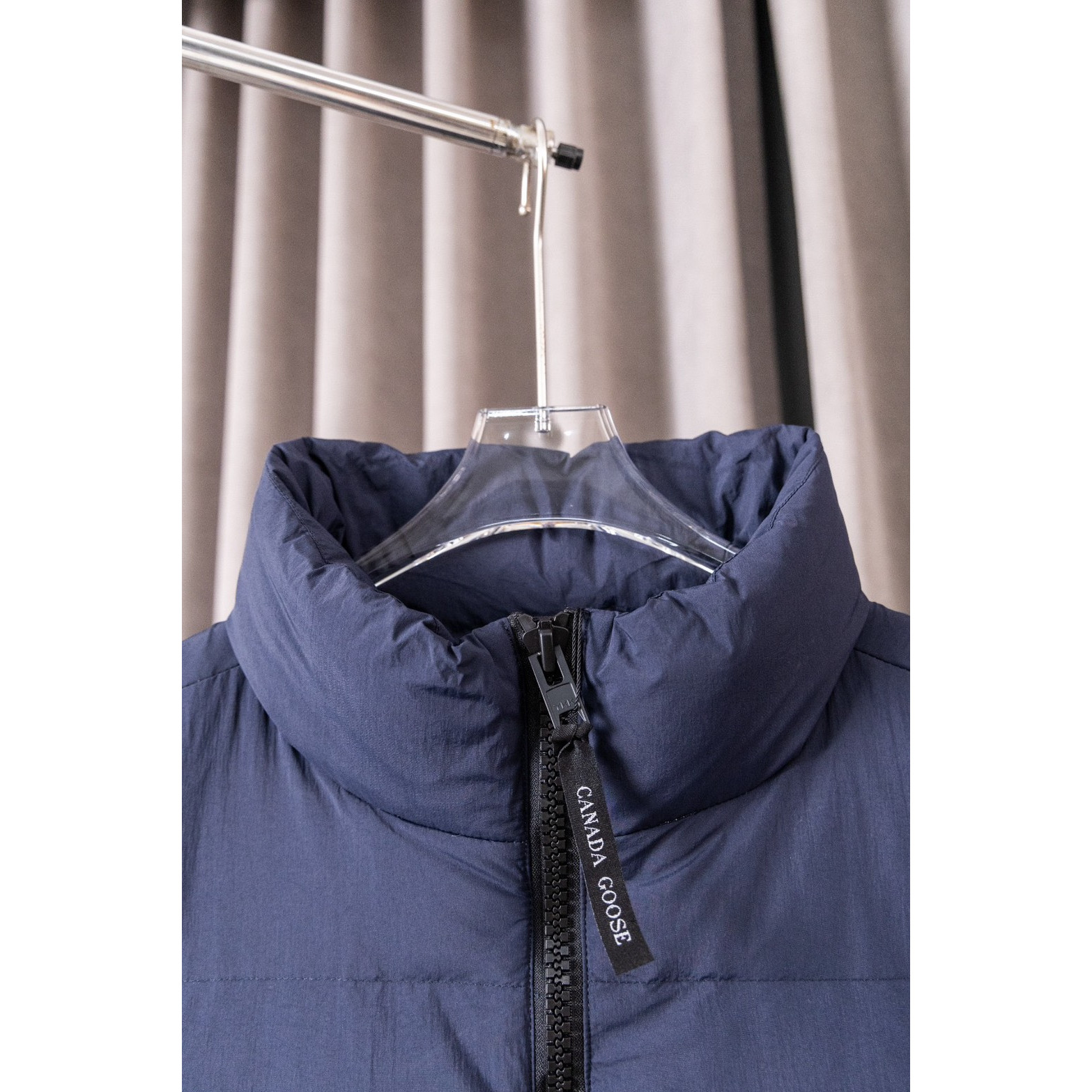<p>Canada Goose Lawrence 劳伦斯2804羽绒马甲背心(藏蓝)</p>
