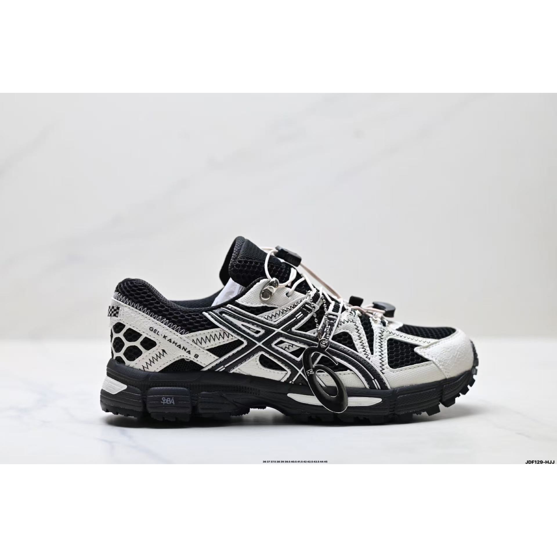 <p>Asics Gel-Kahana 8 FL 经典户外跑鞋(黑白)</p>