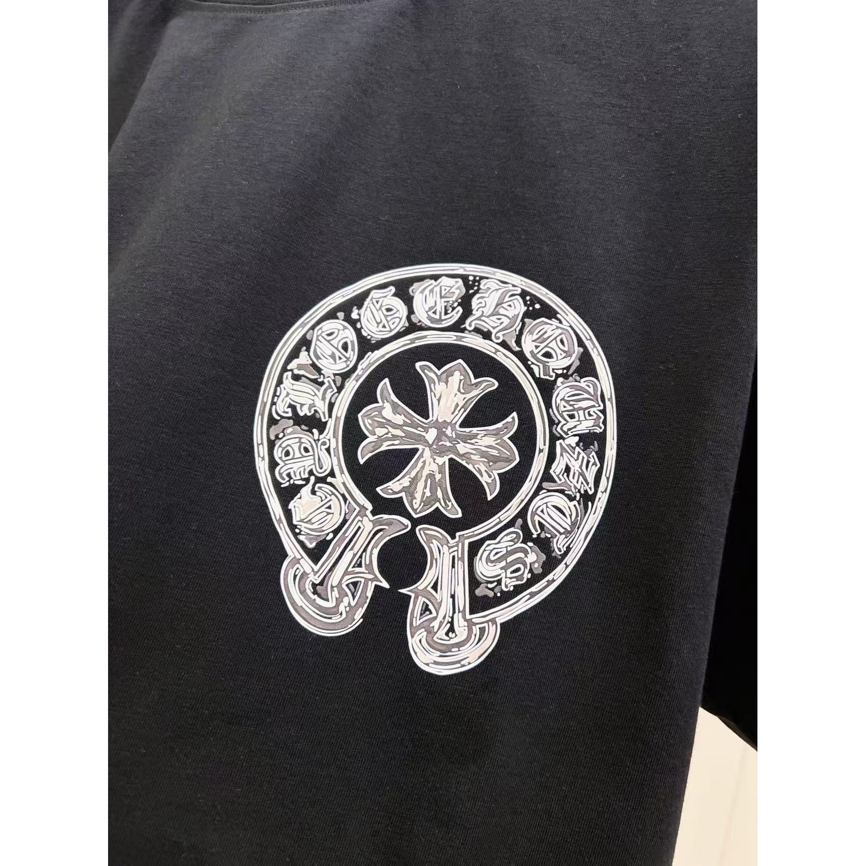 <p>CHROME HEARTS 手绘泼墨短袖t恤(黑)</p>