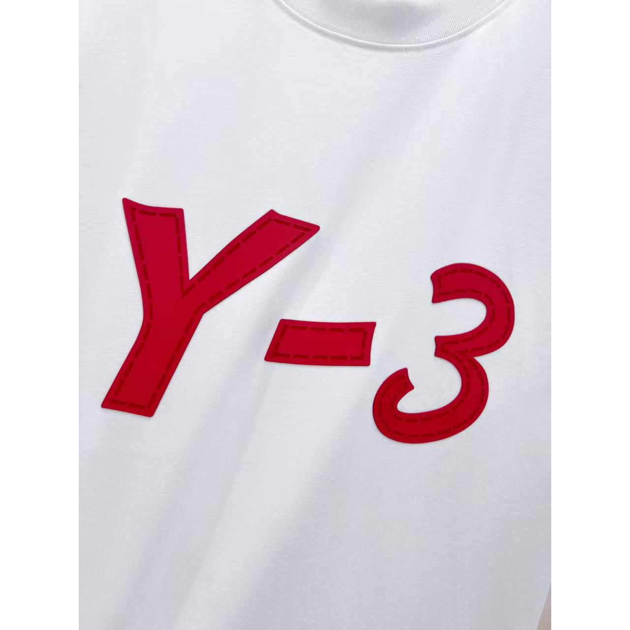 <p>Y-3硅胶厚板短袖T恤(白)<br />
&nbsp;</p>