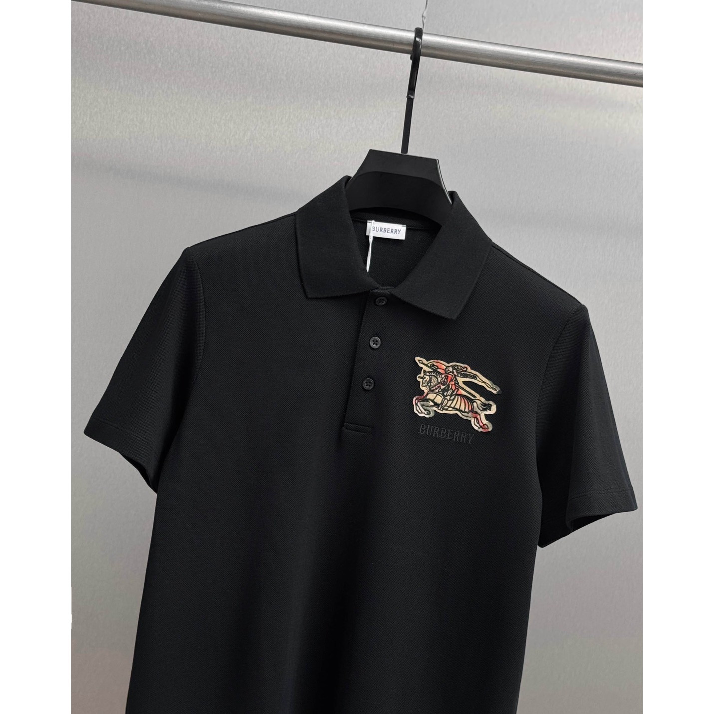 <p>BURBERRY 短袖翻领polo衫(黑)</p>