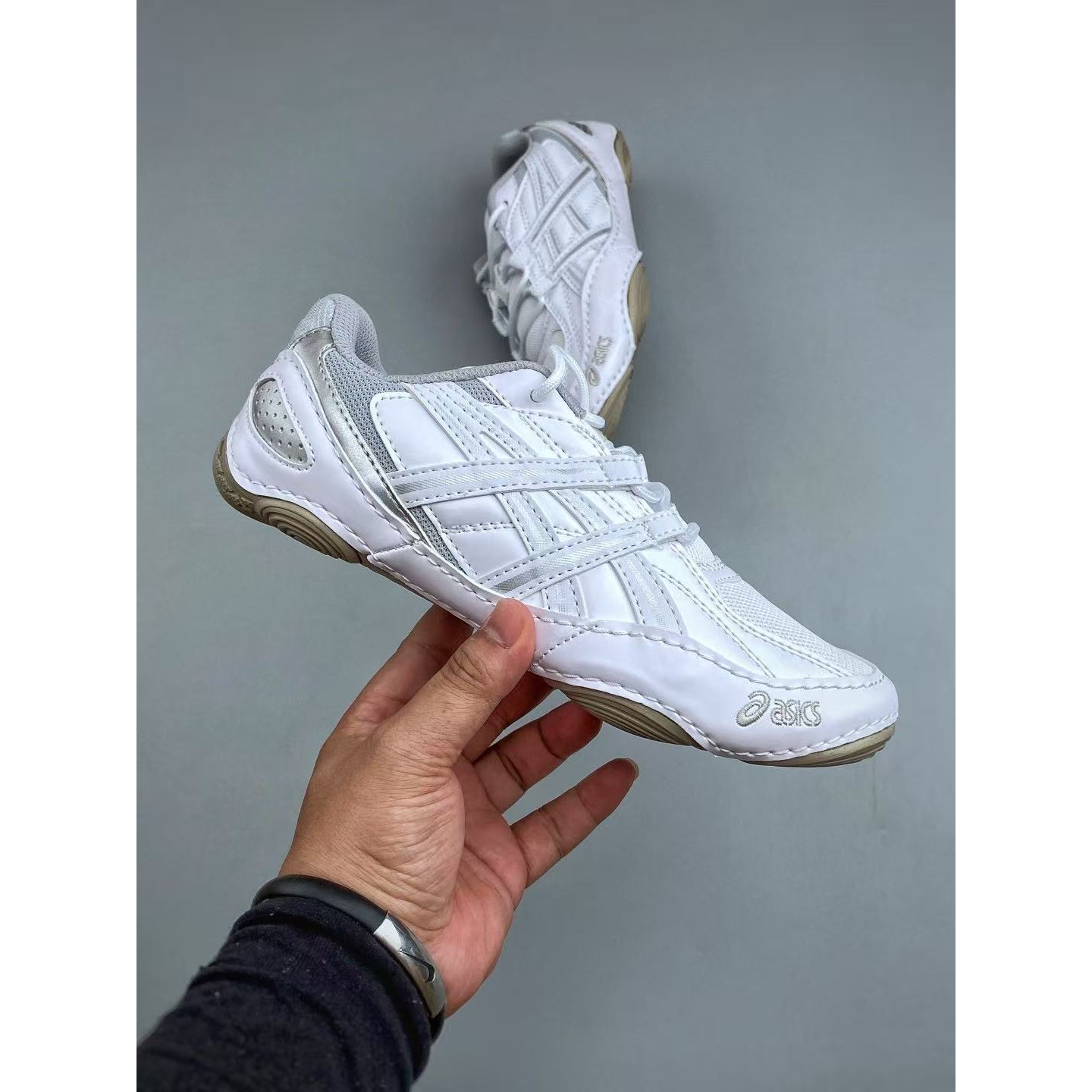 <p>Asics Hypersync 时尚复古透气轻便薄底德训鞋(白)</p>