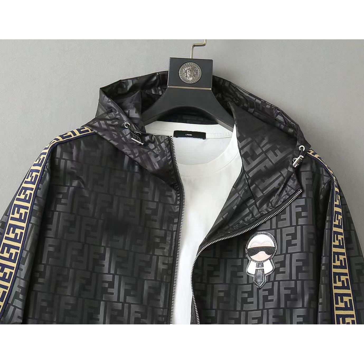 <p>FENDI&nbsp;男士夹克外套(黑)</p>
