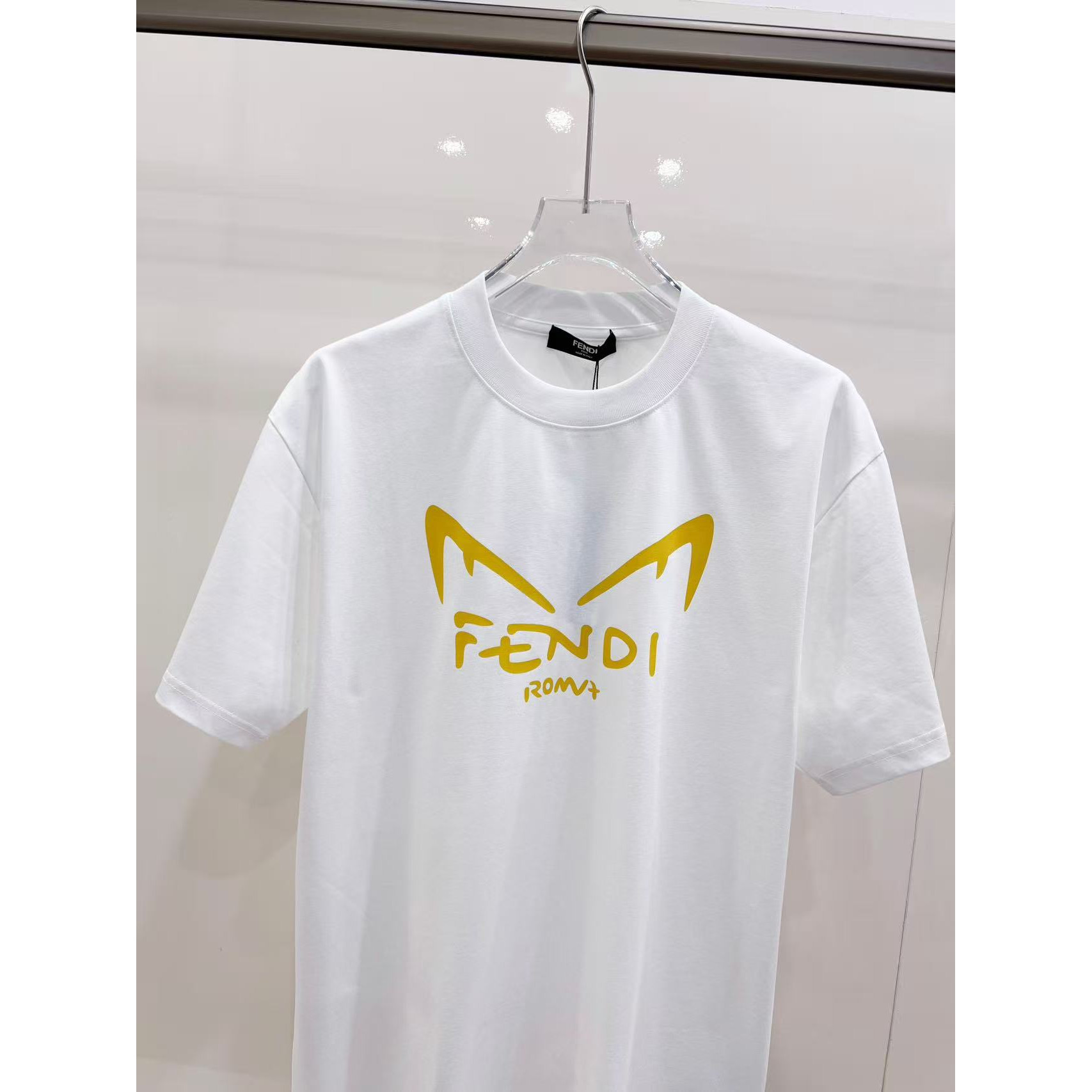 <p>FENDI 短袖圆领T恤(白)</p>