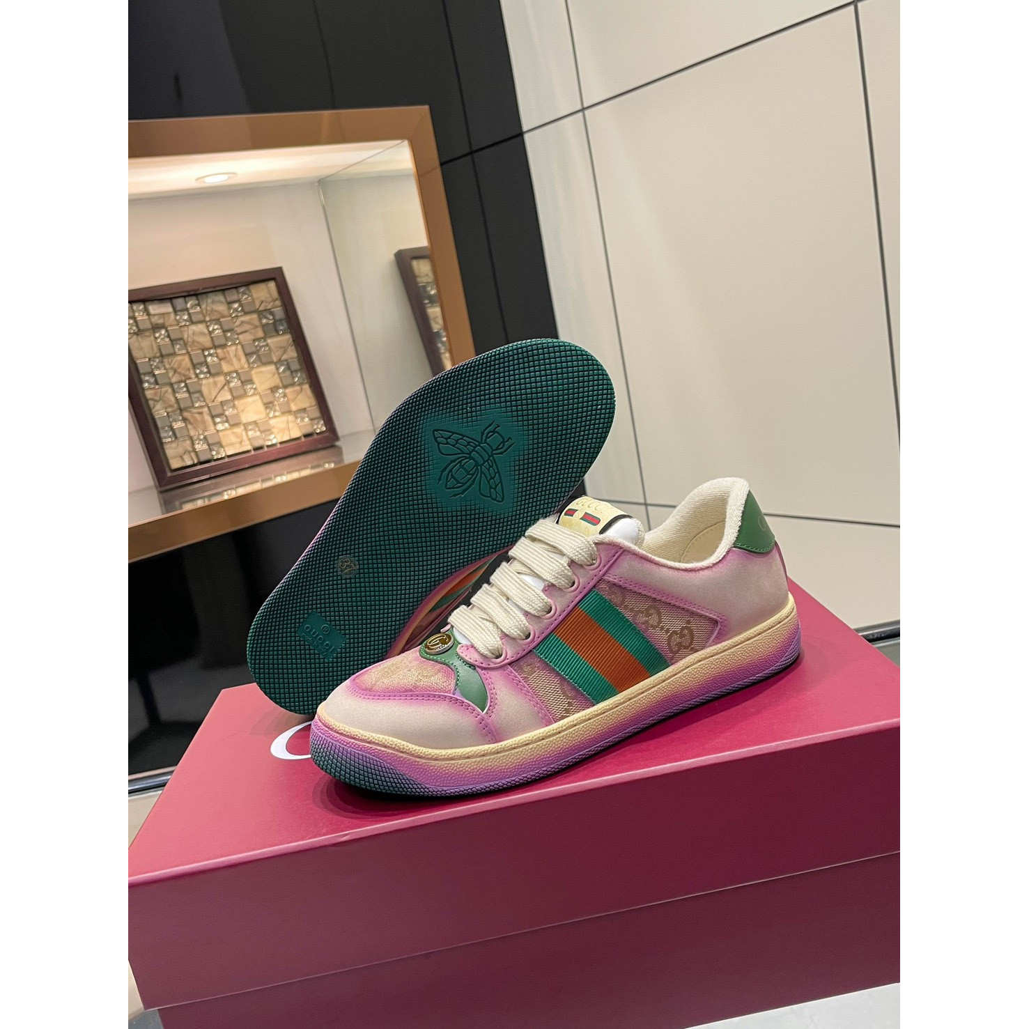<p>GUCCI Screener系列运动鞋经典小脏鞋 (女款-粉)</p>
