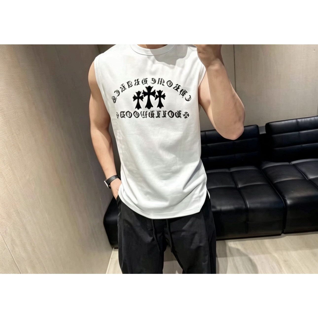 <p>Chrome Hearts 十字架植绒印花坎肩背心(白)</p>