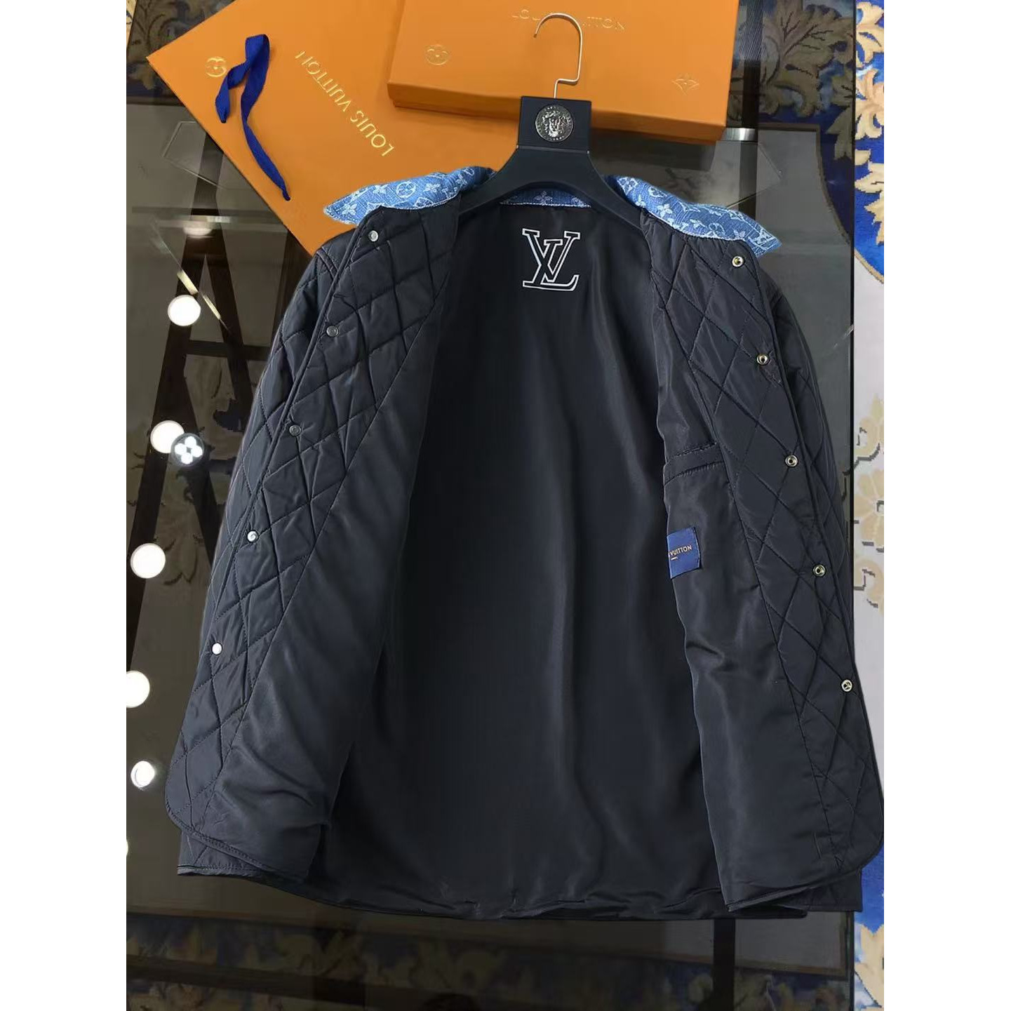 <p>LV 加厚棉服外套(黑)</p>