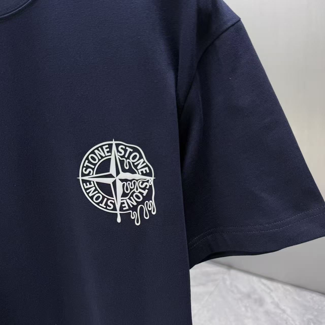 <p>Stone Island 短袖T恤(深藍)</p>