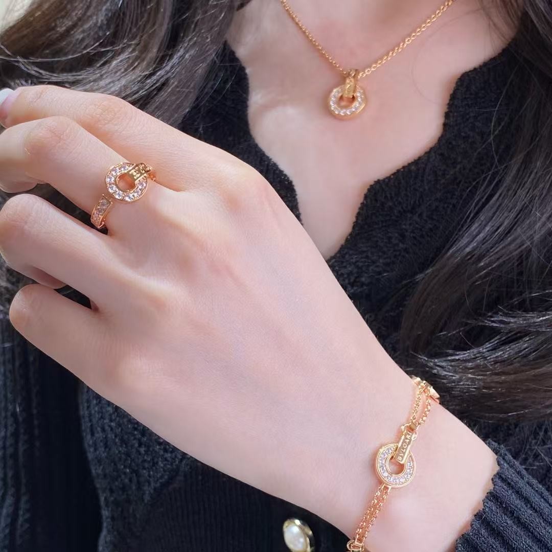 <p>&nbsp;Tiffany&nbsp;满钻铜钱项链</p>