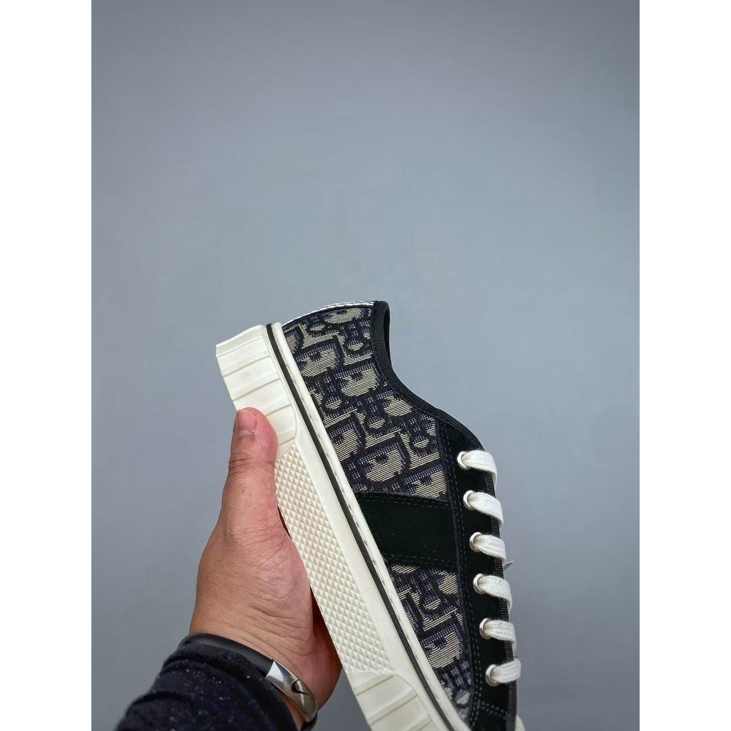 <p>DIOR Hooper 贝壳头帆布鞋()&nbsp;</p>