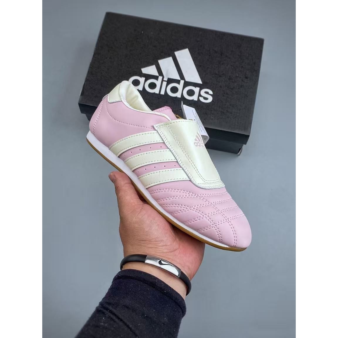<p>Adidas TEAKWONDO M 训练鞋(粉)</p>