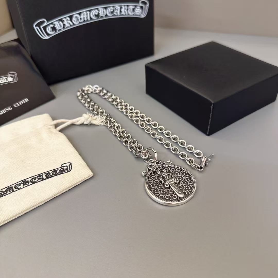 <p>CHROME HEARTS&nbsp;项链</p>