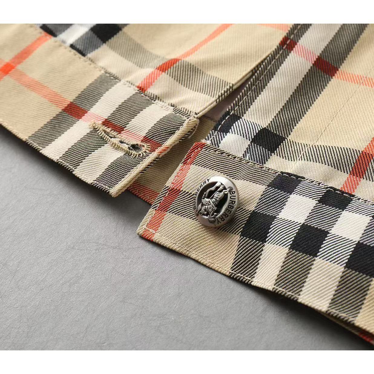 <p>BURBERRY 男士夹克外套(卡其)</p>