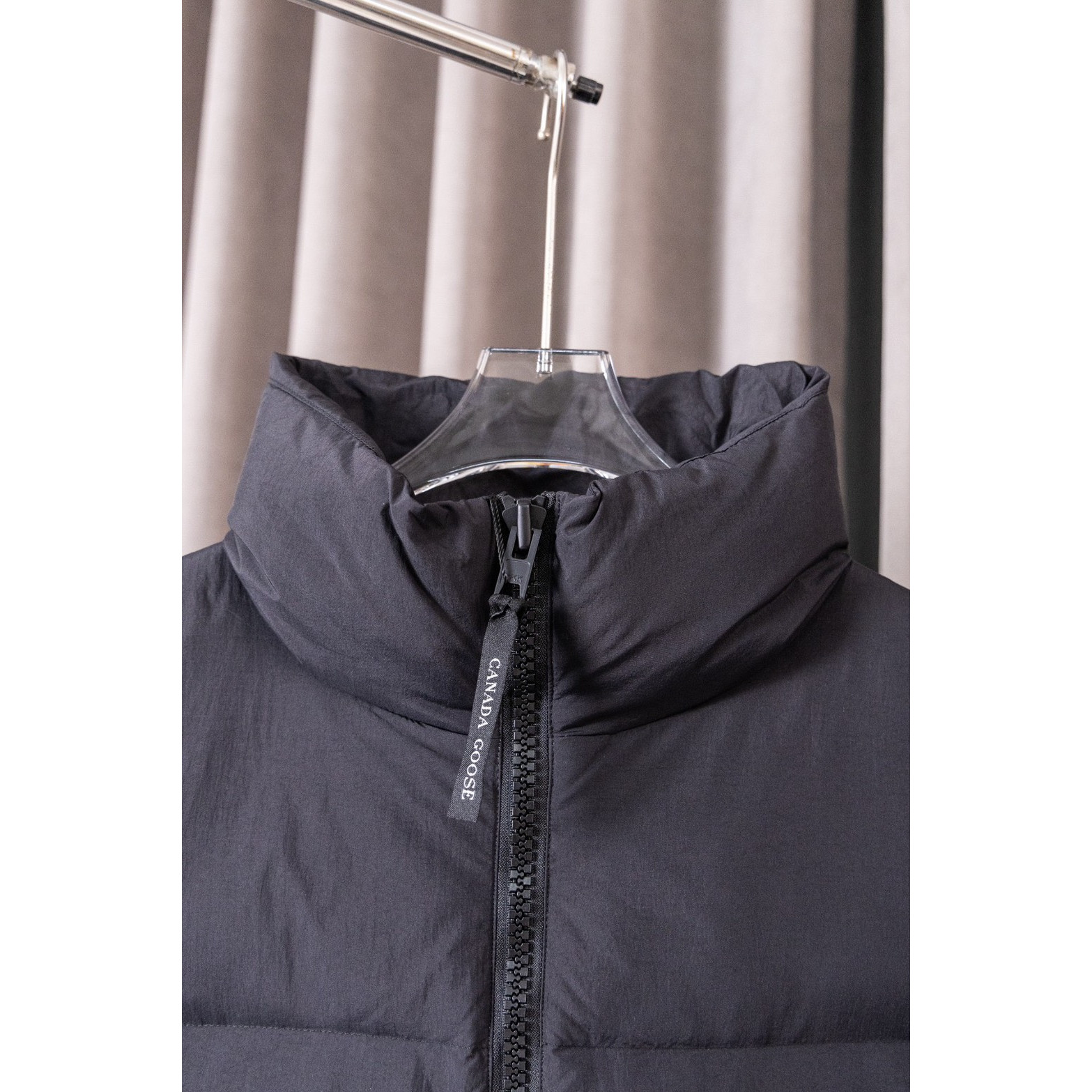 <p>Canada Goose Lawrence 系列2802立领羽绒服(藏蓝)</p>