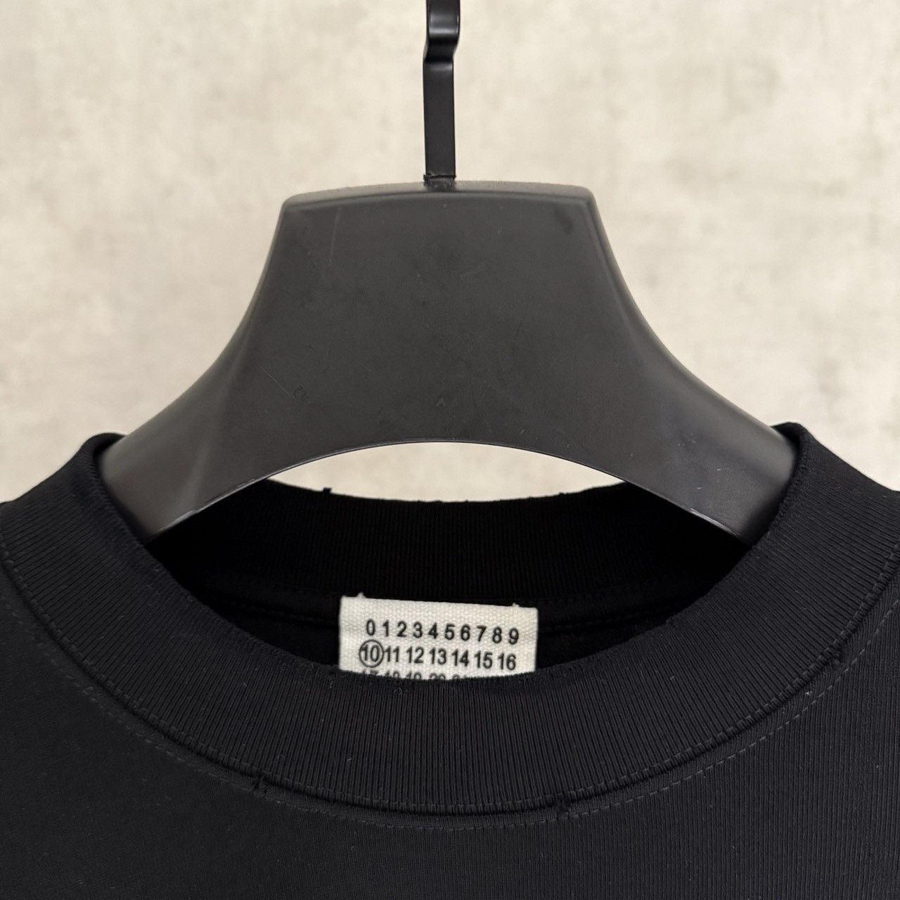 <p>Maison Margiela 长袖T恤(黑B04)</p>