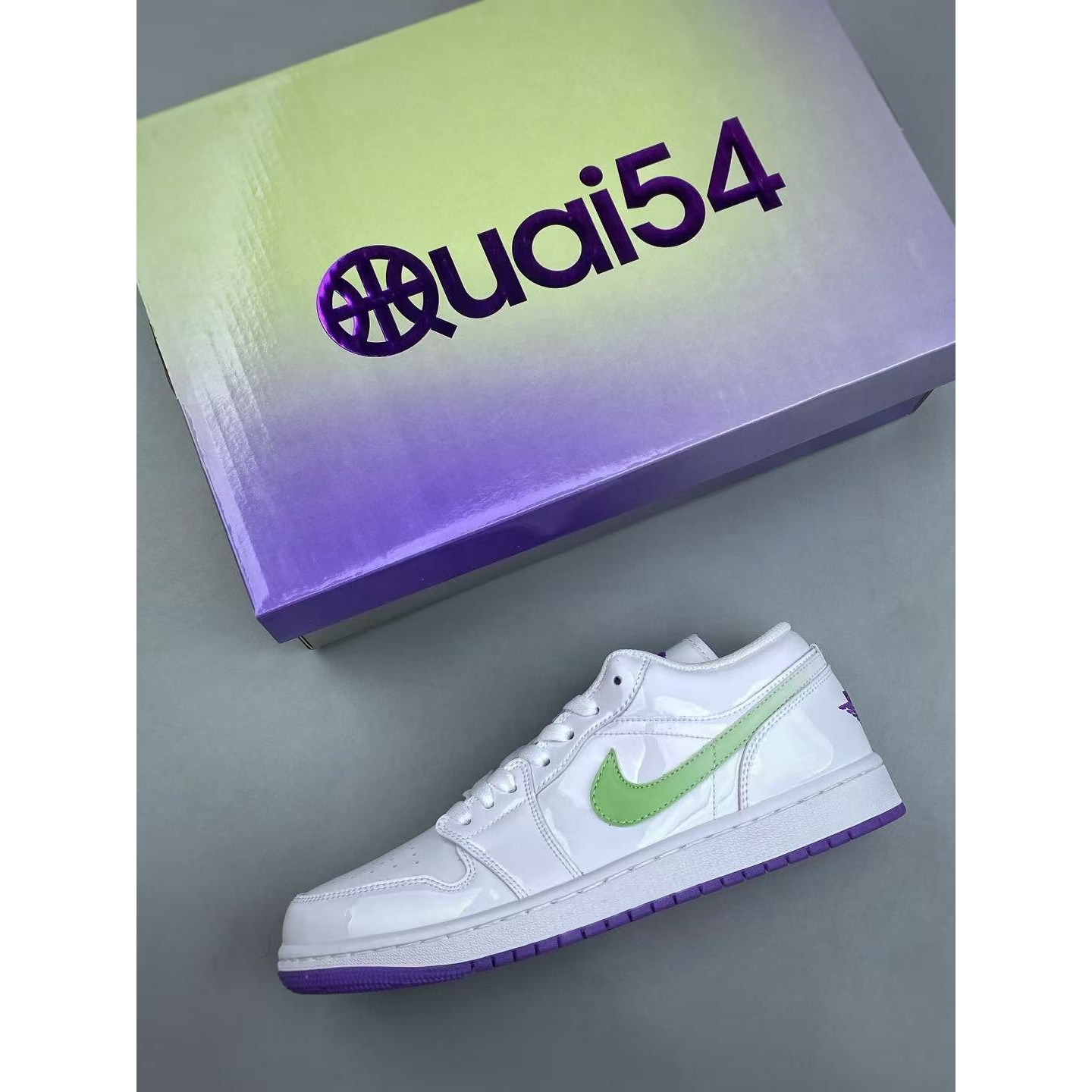 <p>Nike AIR JORDAN 1LOW G &nbsp;AJ1 低帮文化休闲板鞋(白)</p>