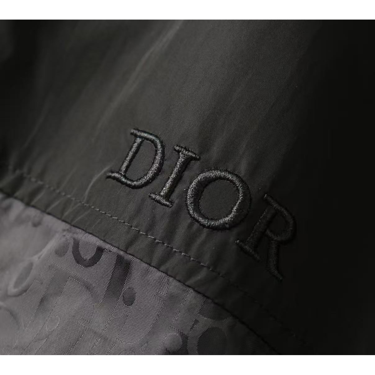 <p>DIOR 男士夹克外套(800808)</p>