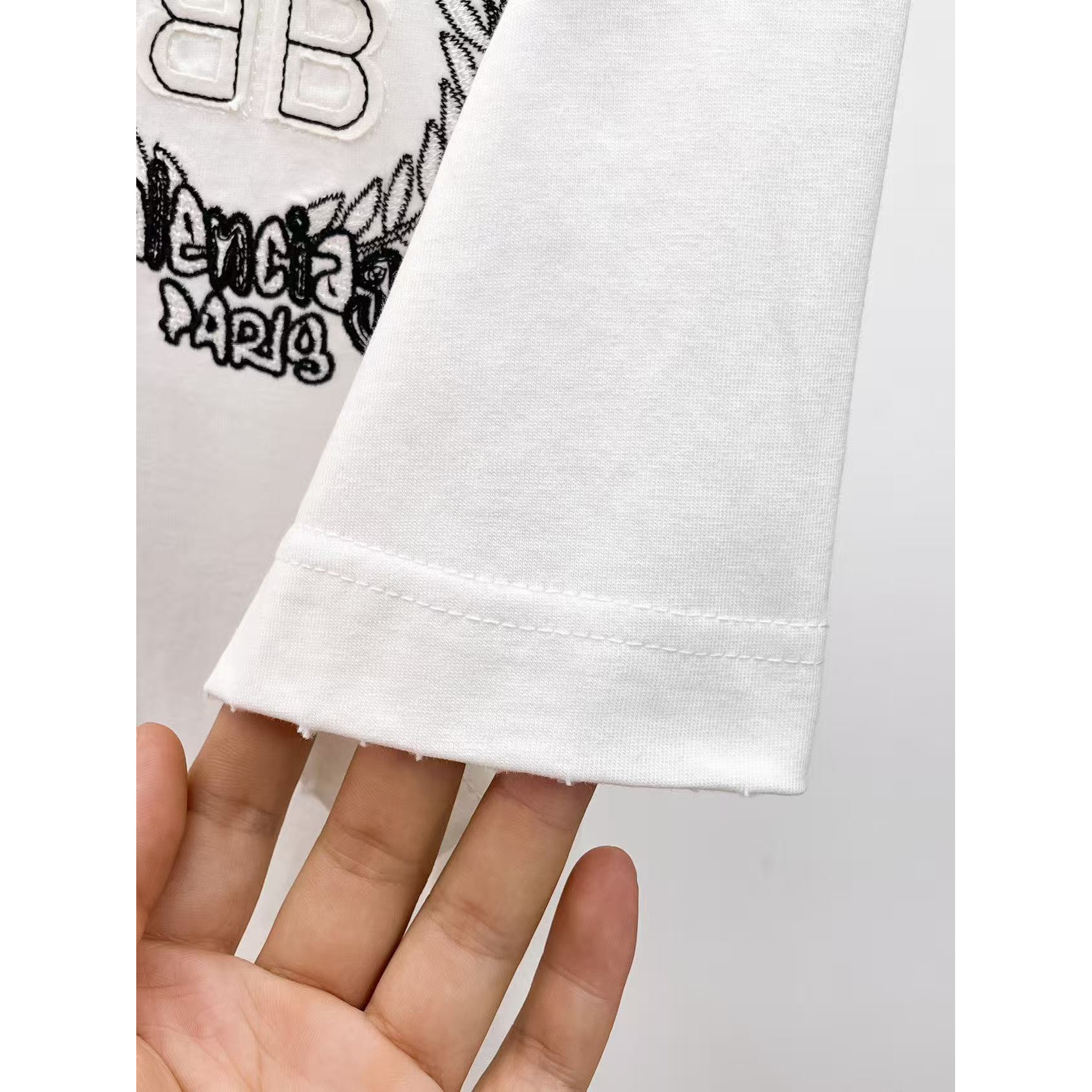 <p>Balenciaga 专柜新款短袖T恤(白)</p>